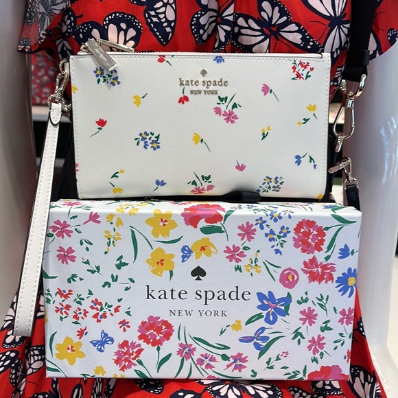 Kate Spade Staci Garden Bouquet Boxed Zip Wristlet
Cream Multi - Picture 6 of 16